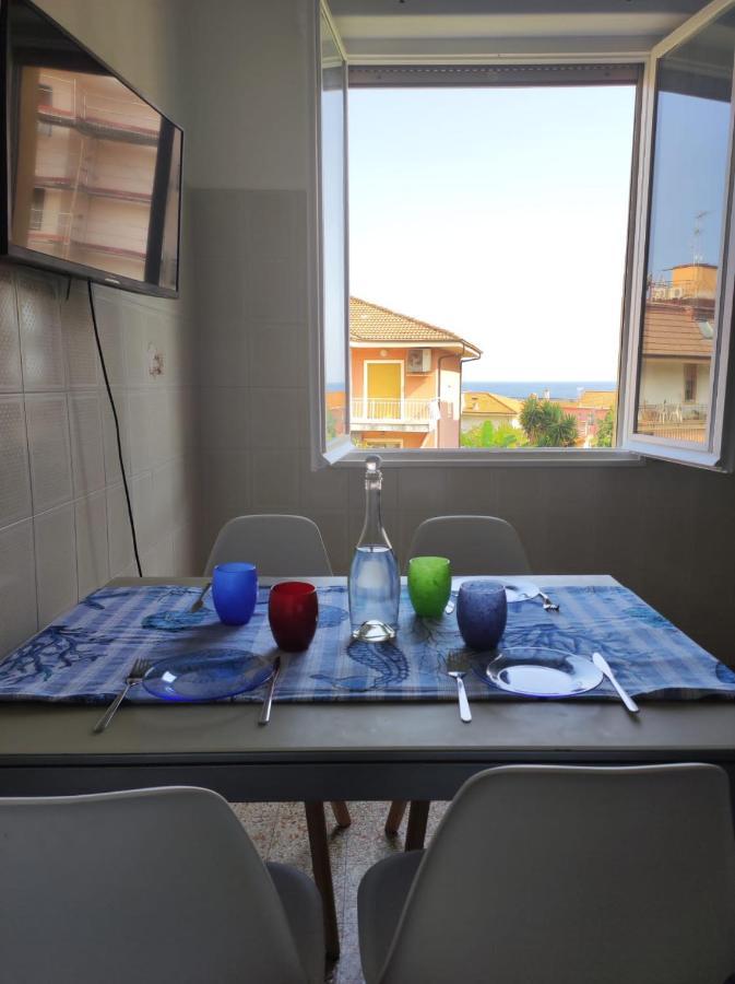 Appartamento Vicino Al Mare Con Parcheggio Riva Ligure Eksteriør billede