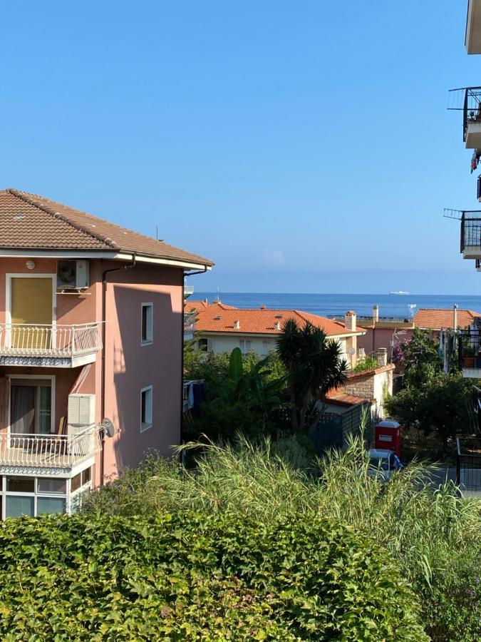 Appartamento Vicino Al Mare Con Parcheggio Riva Ligure Eksteriør billede