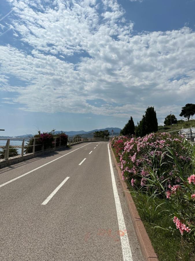 Appartamento Vicino Al Mare Con Parcheggio Riva Ligure Eksteriør billede